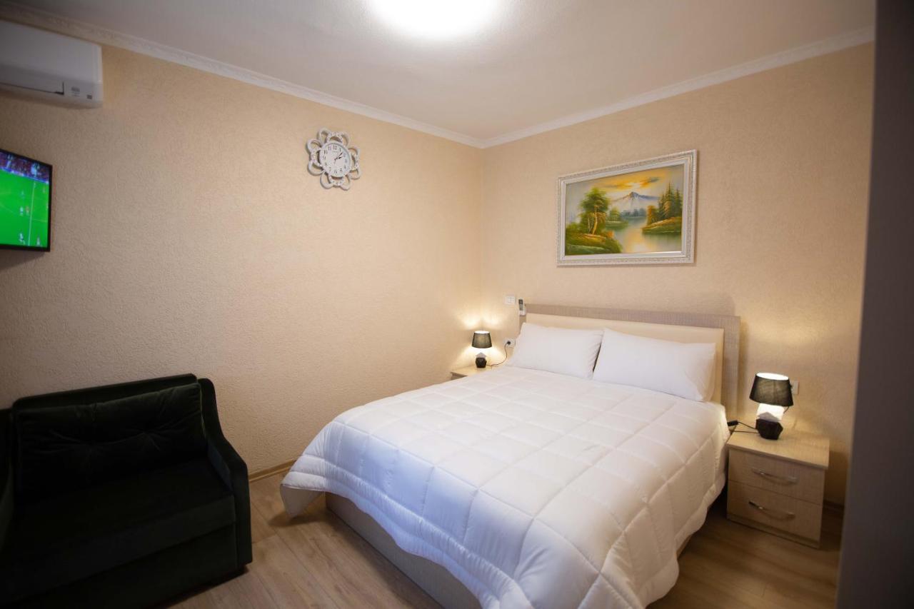 Vila Lika Hotel Korce Bagian luar foto