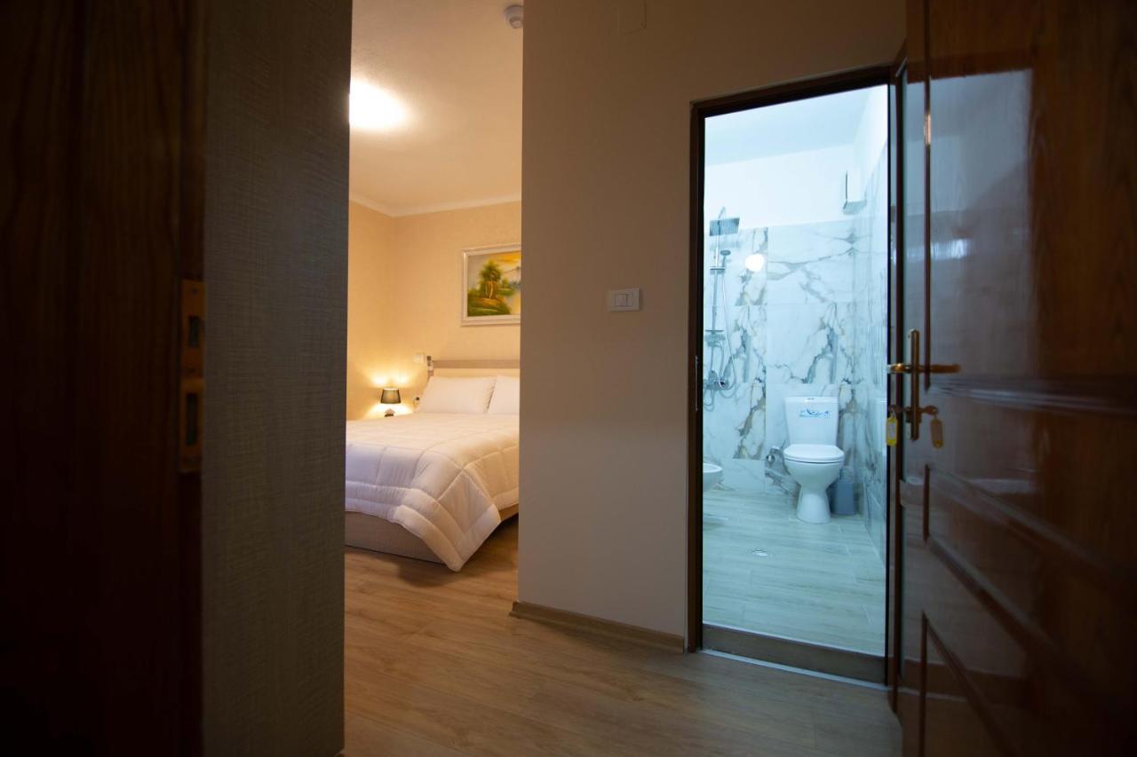 Vila Lika Hotel Korce Bagian luar foto