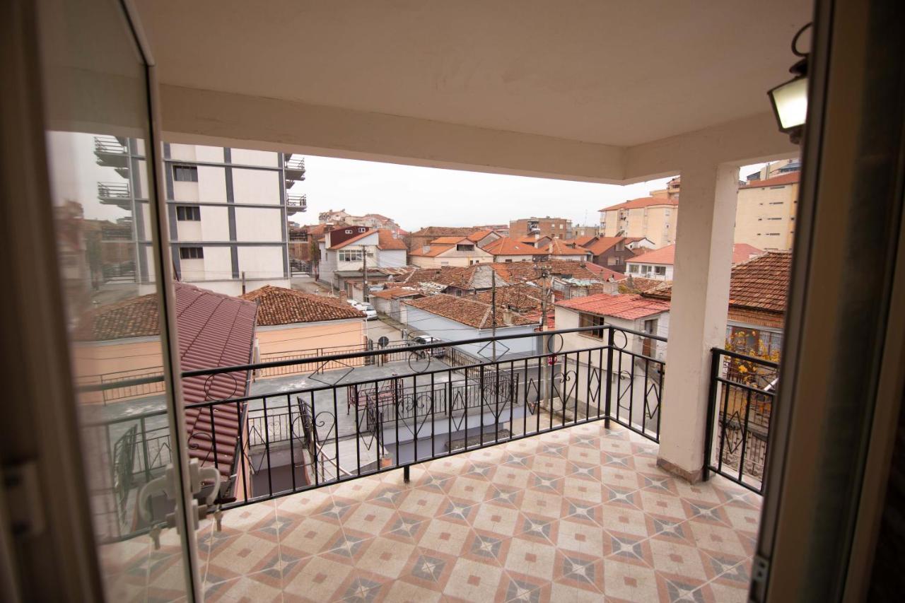 Vila Lika Hotel Korce Bagian luar foto