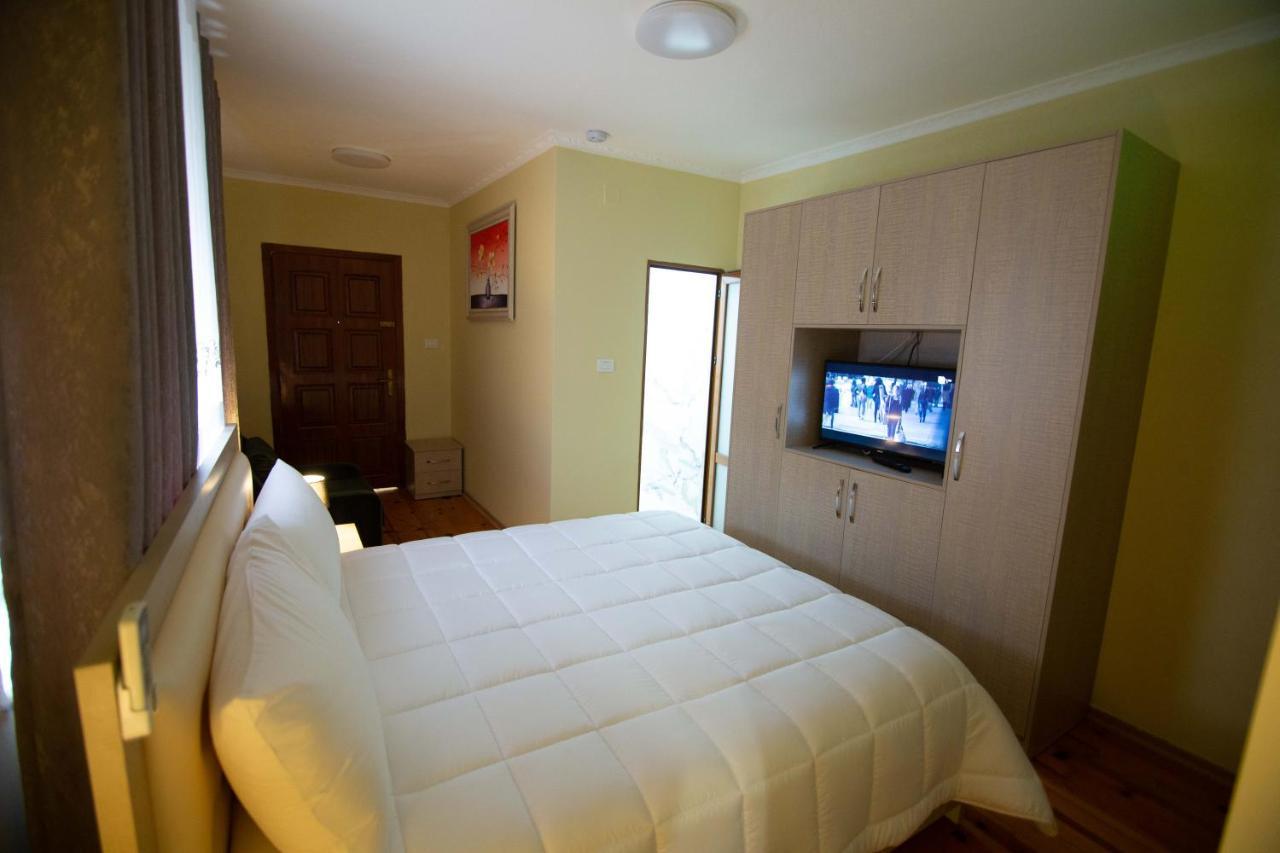 Vila Lika Hotel Korce Bagian luar foto