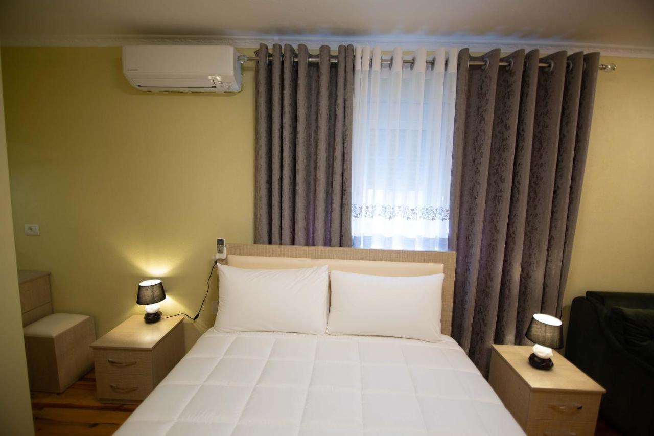 Vila Lika Hotel Korce Bagian luar foto