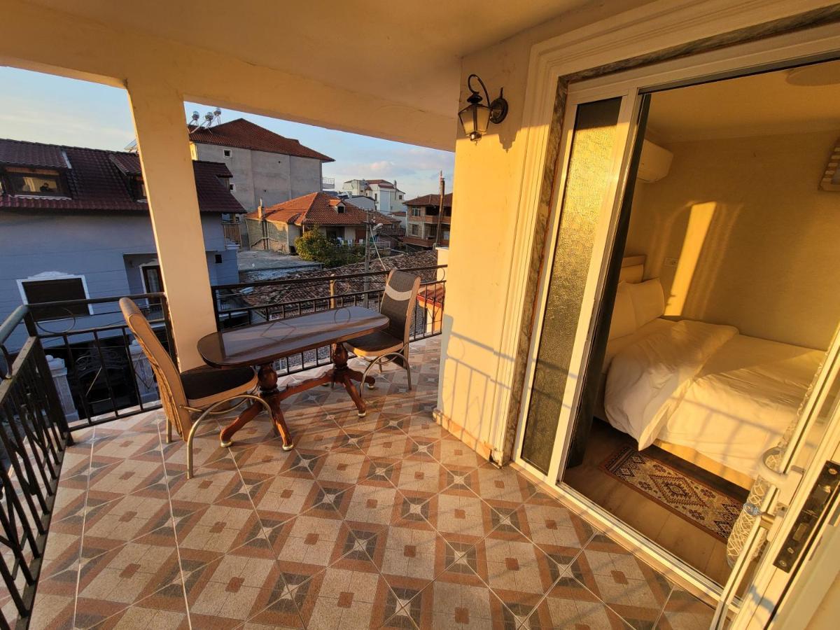 Vila Lika Hotel Korce Bagian luar foto